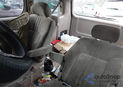 2000 Toyota Sienna Le z USA, uszkodzony, nr VIN 4T3ZF13C7YU288155